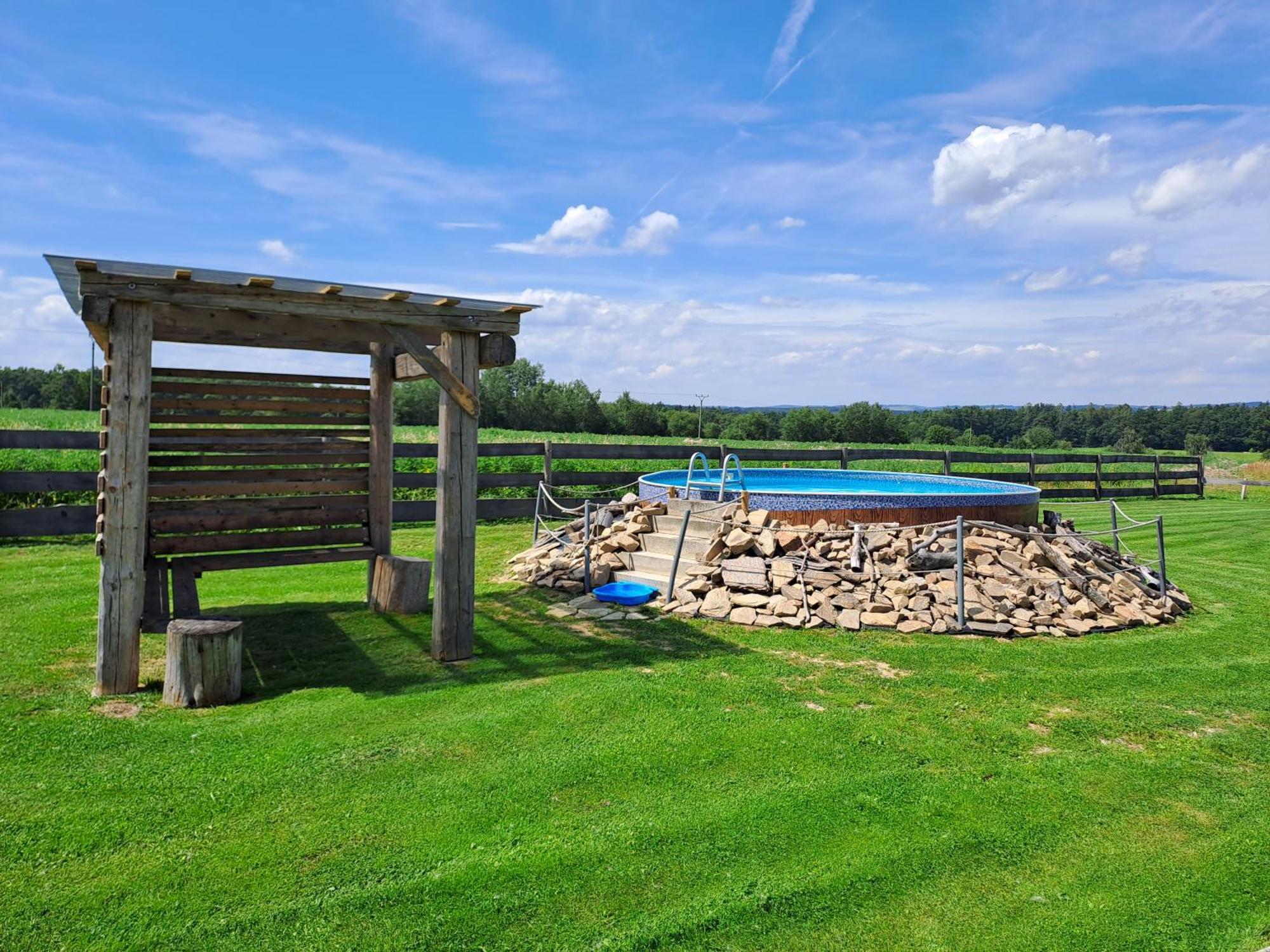 Wellness Srub U Holubu Villa Malsice Bagian luar foto